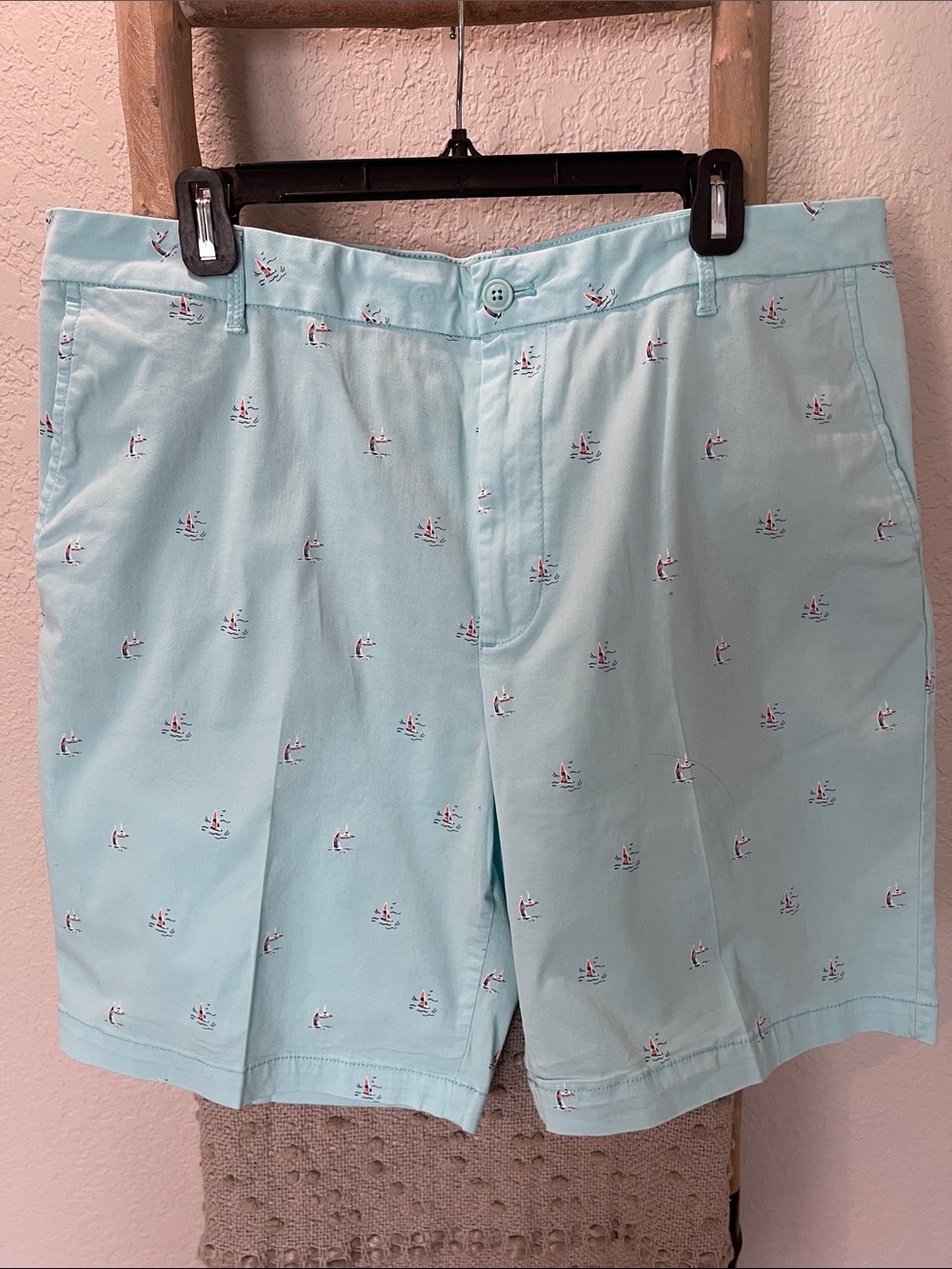 Izod Light Blue Sailboat Flat Front Shorts